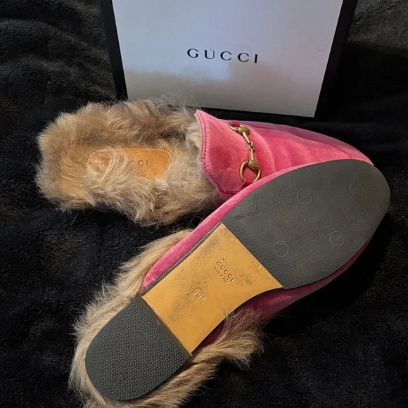 Gucci Pink Suede Mules with Fur and Gold Accent - Picture 3 of 10